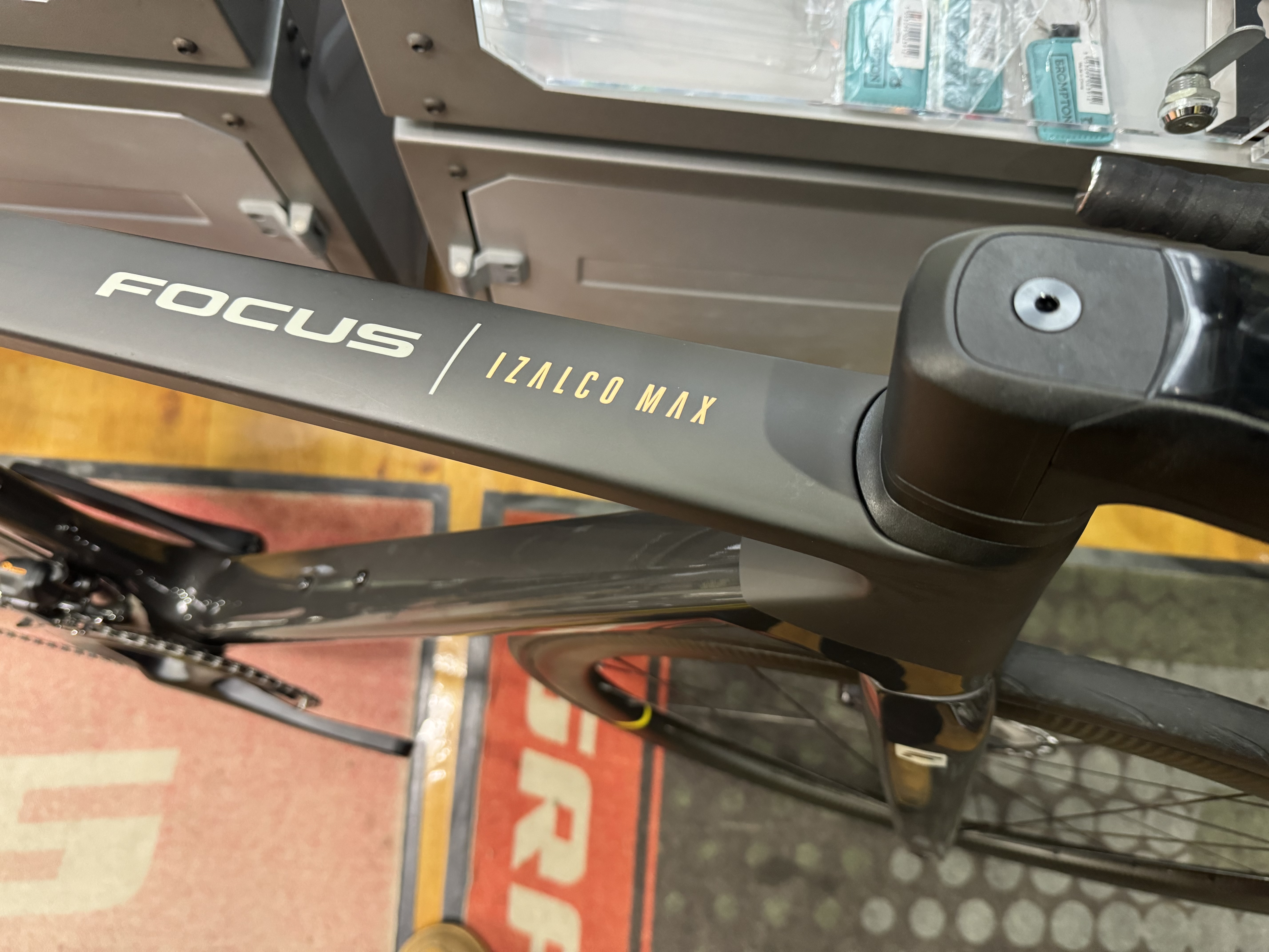 FOCUS NEWイザルコマックス|マウンテンバイク、ロードバイク FOCUS NEWイザルコマックス|マウンテンバイク、ロードバイク