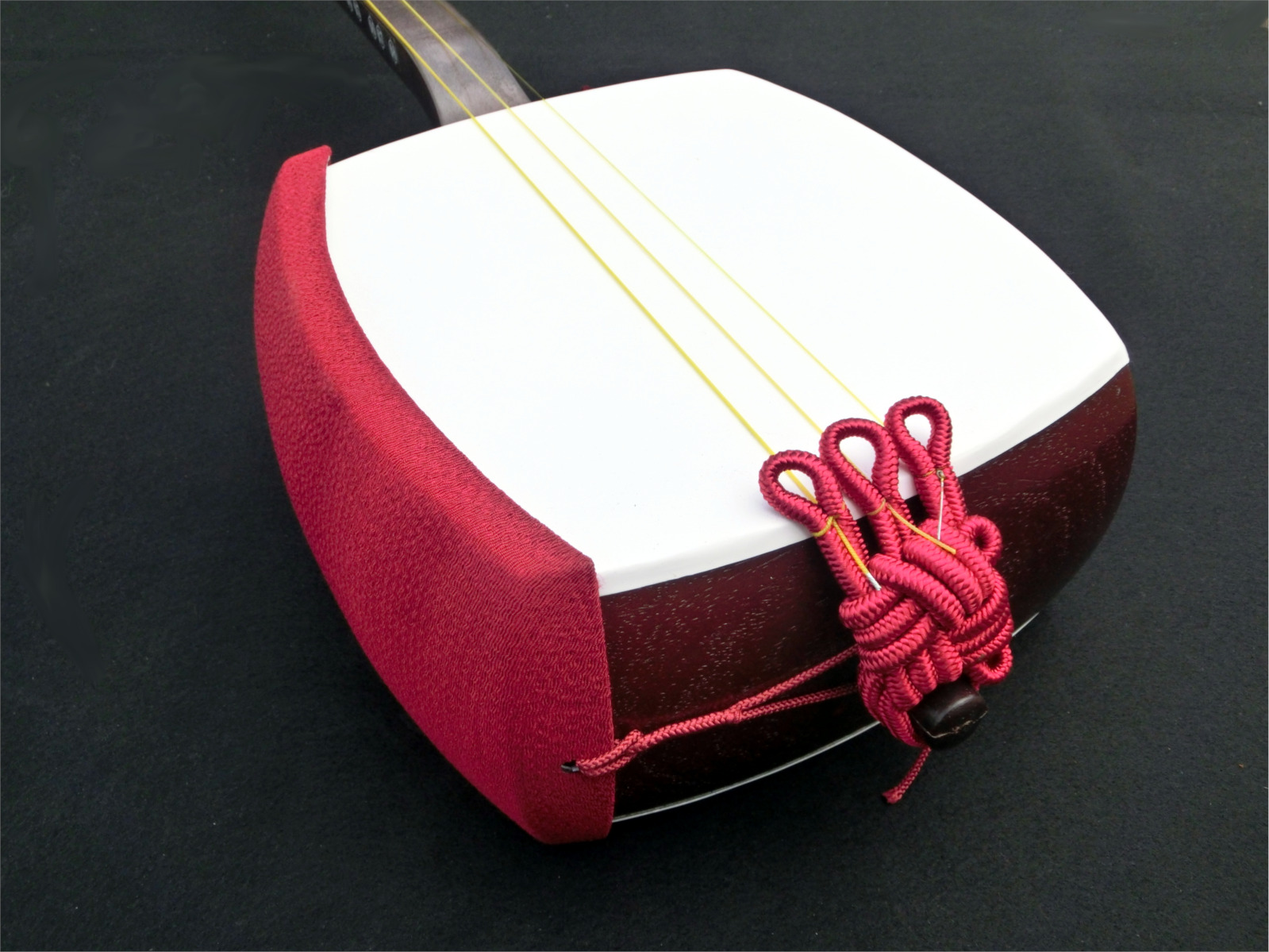 三味線 細棹 駒・バチ付き 和楽器 長唄 小唄 和楽器 三味線】長唄（細棹）合成樹脂 教育用三味線｜DETAIL｜和楽器の製造